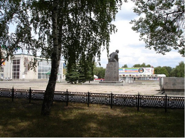 Стерлимак. Памятник Ленину