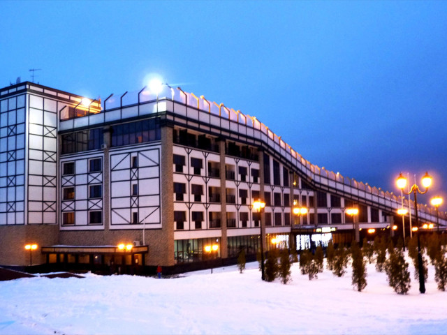 Спортивный комплекс "Квань". Гостиница, с крыши которой начинается горнолыжная трасса