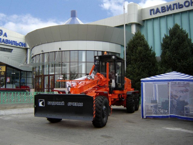 Презентация продукции Брянского завода ДорМаш на выставке дорожных машин в Алматы