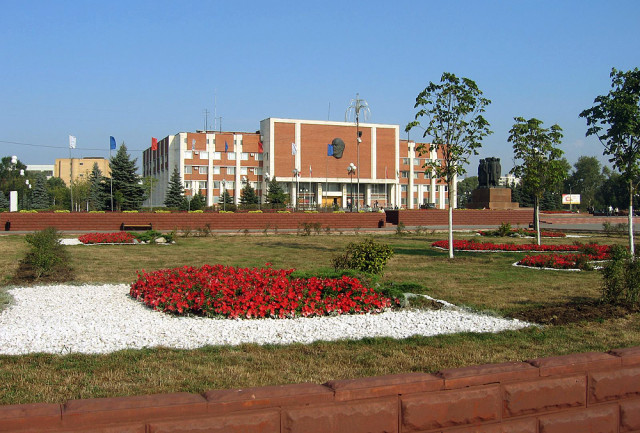 Октябрьская площадь и здание администрации Орехово-Зуево