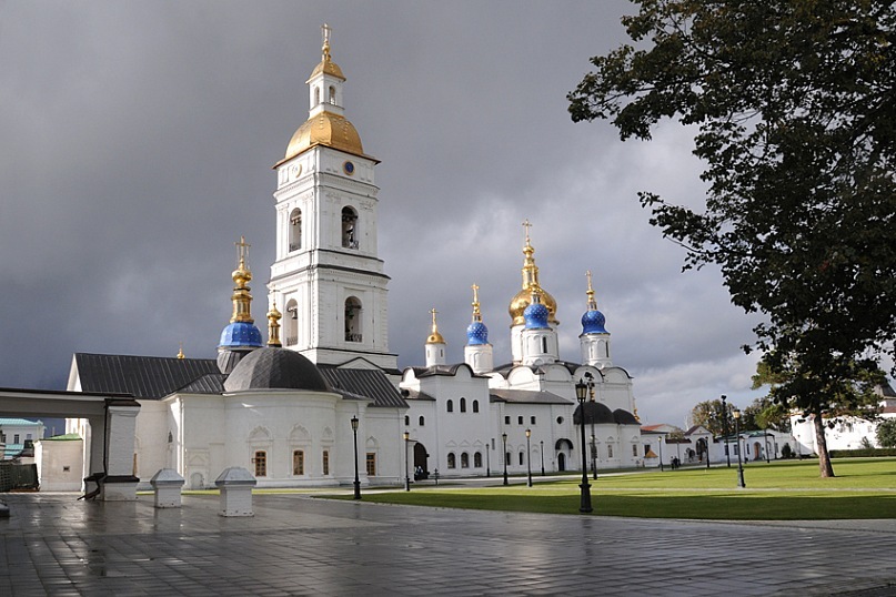 Успенско-Софийский Собор в Тобольске после дождя. Это вам не Омск, это ужасающе красивое зрелище!