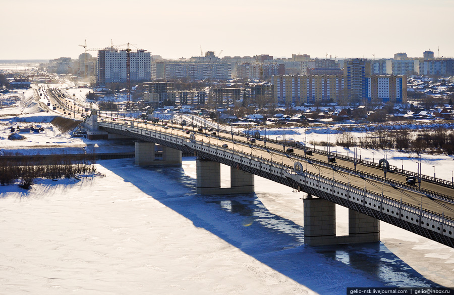 Строительство омского метромоста через реку Иртыш