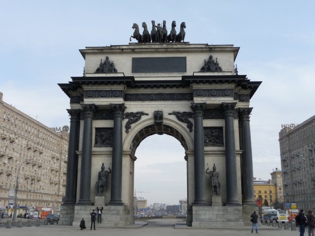 Триумфальные ворота на Кутузовском проспекте