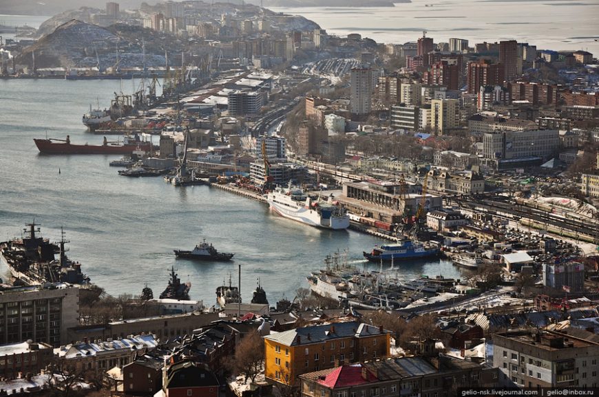 Бухта Золотой Рог. Причал Владивостокского морского торгового порта