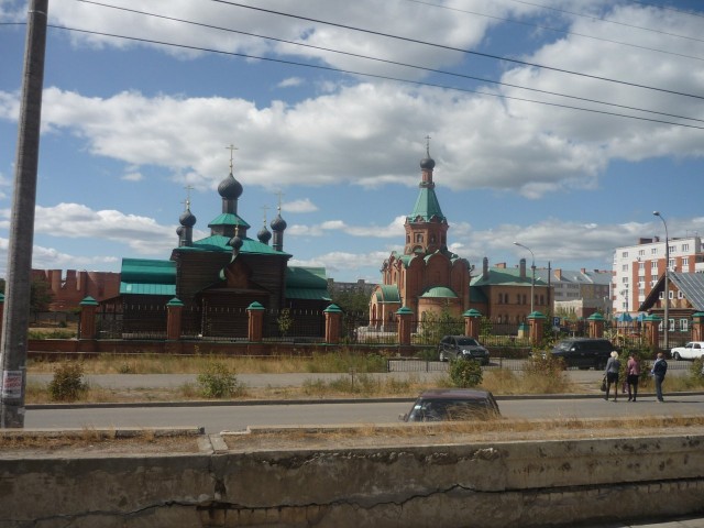 Дзержинская приходская церковь и часовня рядом с ней