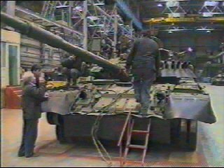 Вот так на заводе когда-то собирали танки