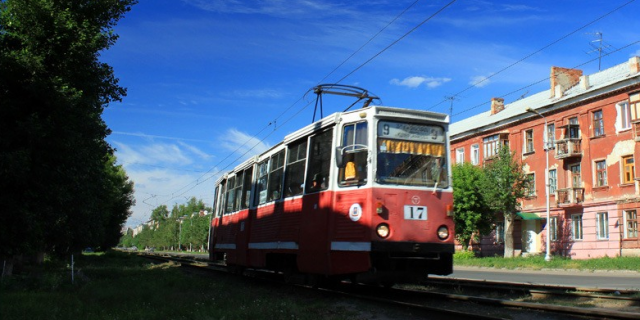 Омский трамвай выдворен на городские затворки