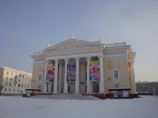Театр на площади Ленина
