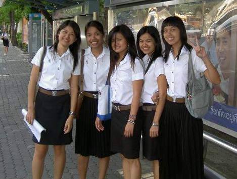 Тайские студентки. Самые образованные из них, наверняка будут работать в эскорте для иностранных туристов*