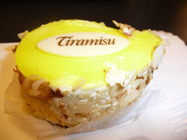 Десерт Тирамису в одной из кофеин Риги