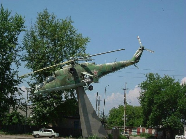 Один из символов Сызрани. Вертолет в Военном городке