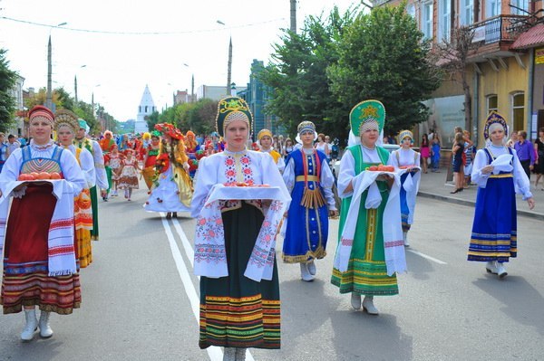 Фестивальное шествие в день «Помидора»