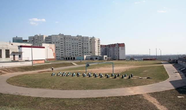 Спортивный стадион во дворе района Юраково