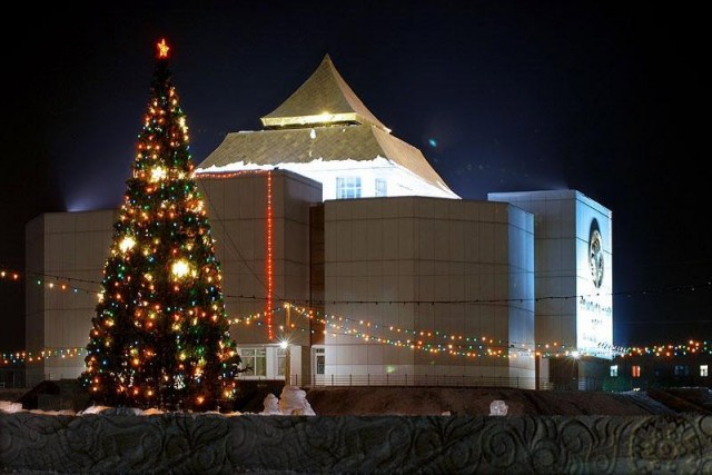 Здание национального музея  им. Алдан Маадыр (60 богатырей)