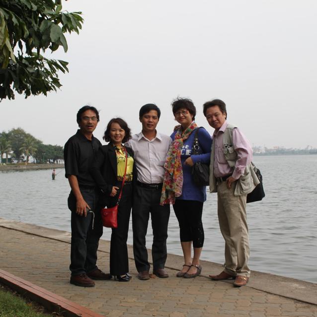 С друзьями на берегу Южно-китайского моря (во Вьетнаме его называют Юго-восточным)