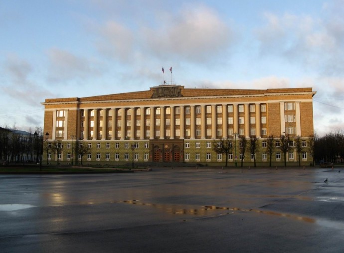 Здание городской администрации в Новгороде