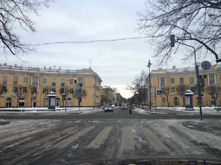 Угол Конюшенной улицы и Октябрьского бульвара