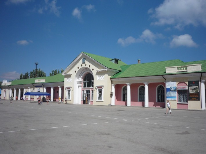 Железнодорожный вокзал в Феодосии