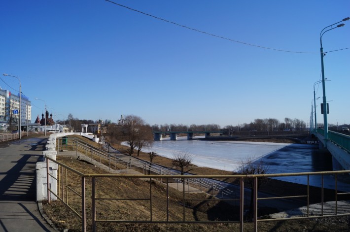 Два из четырех мостов через реку Которосль