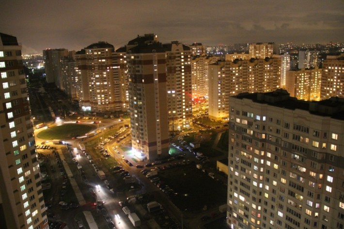 Вечерний вид на микрорайон «Красная Горка», 2013 год