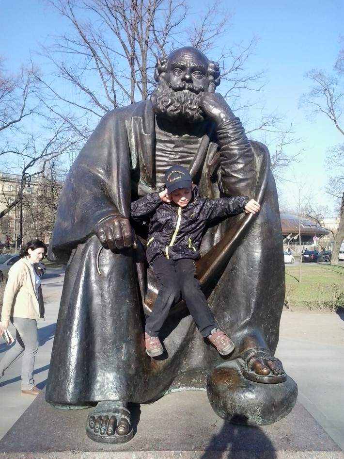 Памятник святому Петру защитнику города. Скульптура в парке на Кронверкском, г. Санкт- Петербург 