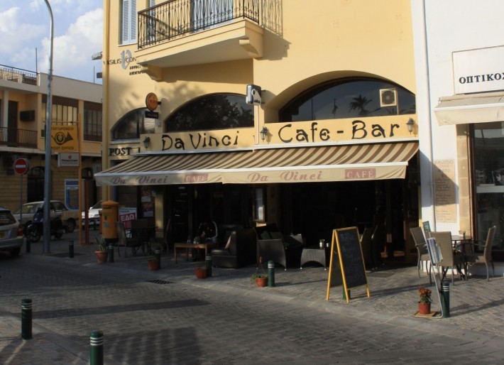 Кафе на площади в Ларнаке