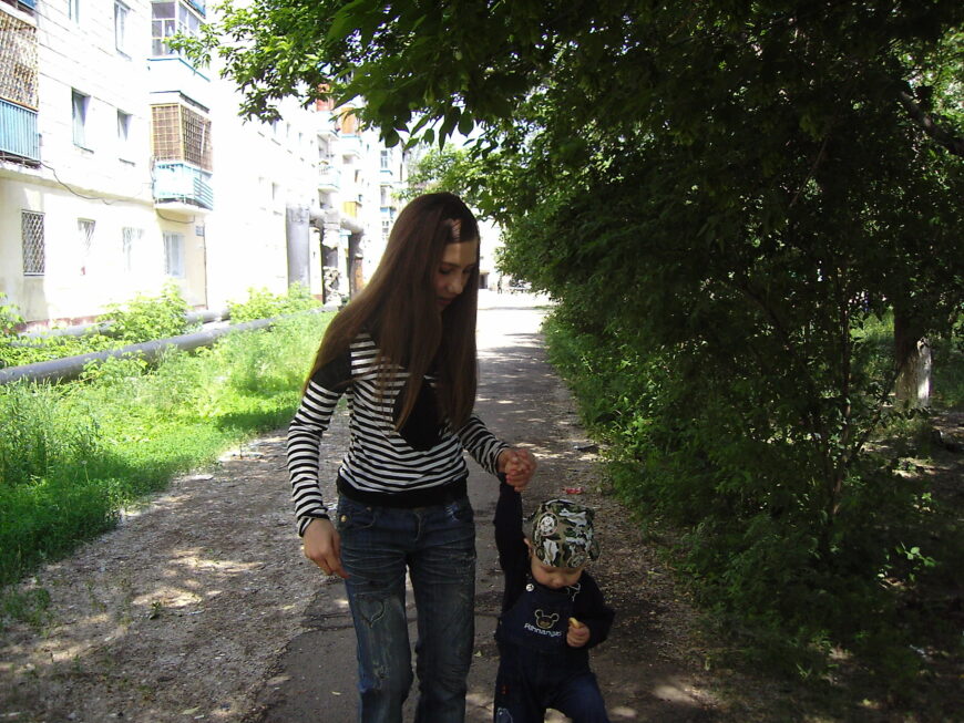 Сестра с сыном, прогулки по родным дворам Экибастуза (около Жемчуга). Приятные воспоминания о городе
